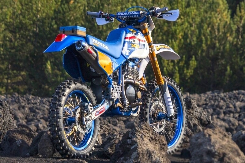 Honda XR600R by VMX Restomod: dall'Etna alle Alpi