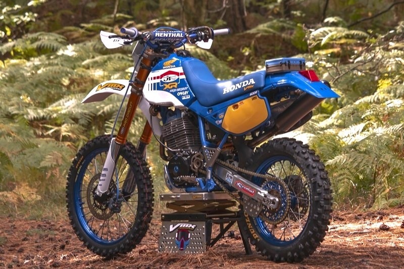 Honda XR600R by VMX Restomod: dall'Etna alle Alpi