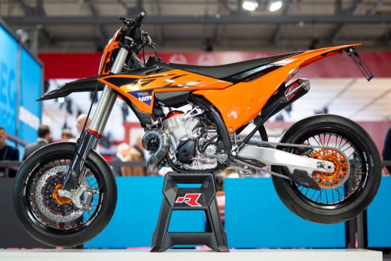 La KTM VM T500 Supermoto è omologata e ci puoi andare per strada (se hai il coraggio)!