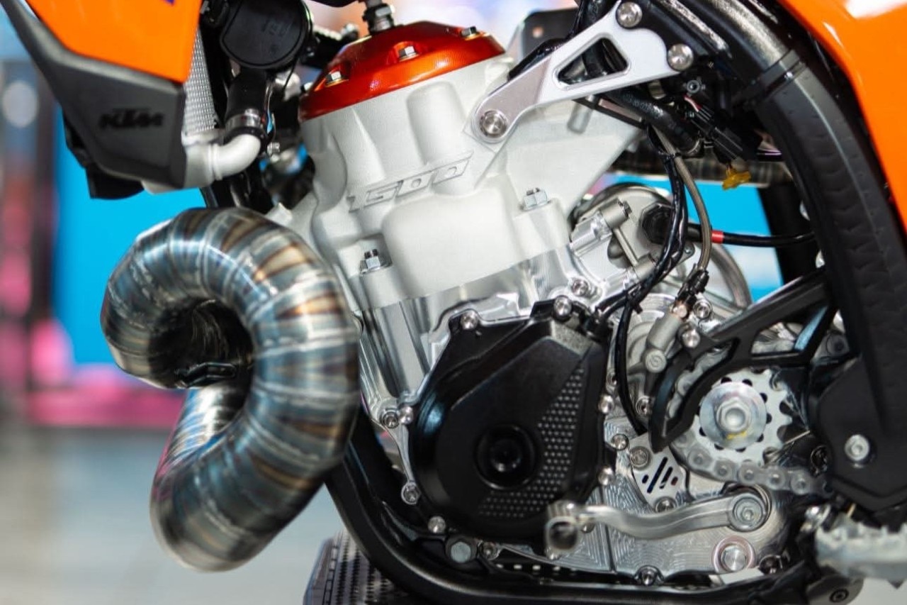 La KTM VM T500 Supermoto è omologata e ci puoi andare per strada (se hai il coraggio)!