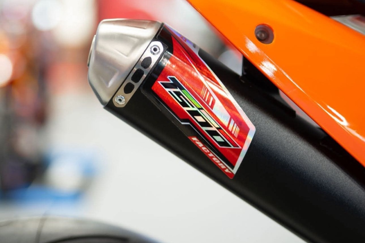 La KTM VM T500 Supermoto è omologata e ci puoi andare per strada (se hai il coraggio)!