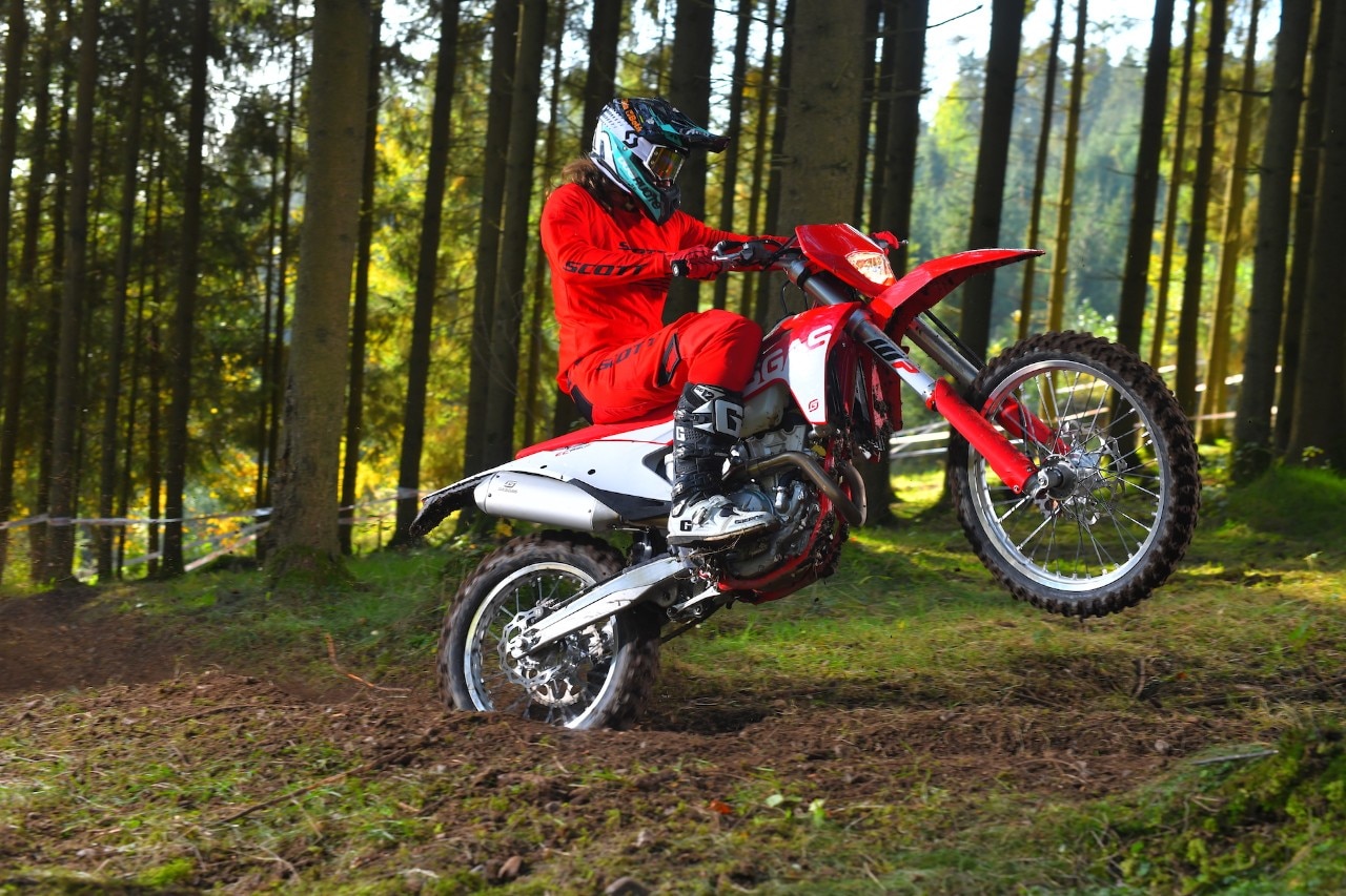 Test GasGas EC MY21, dall’arancio al rosso