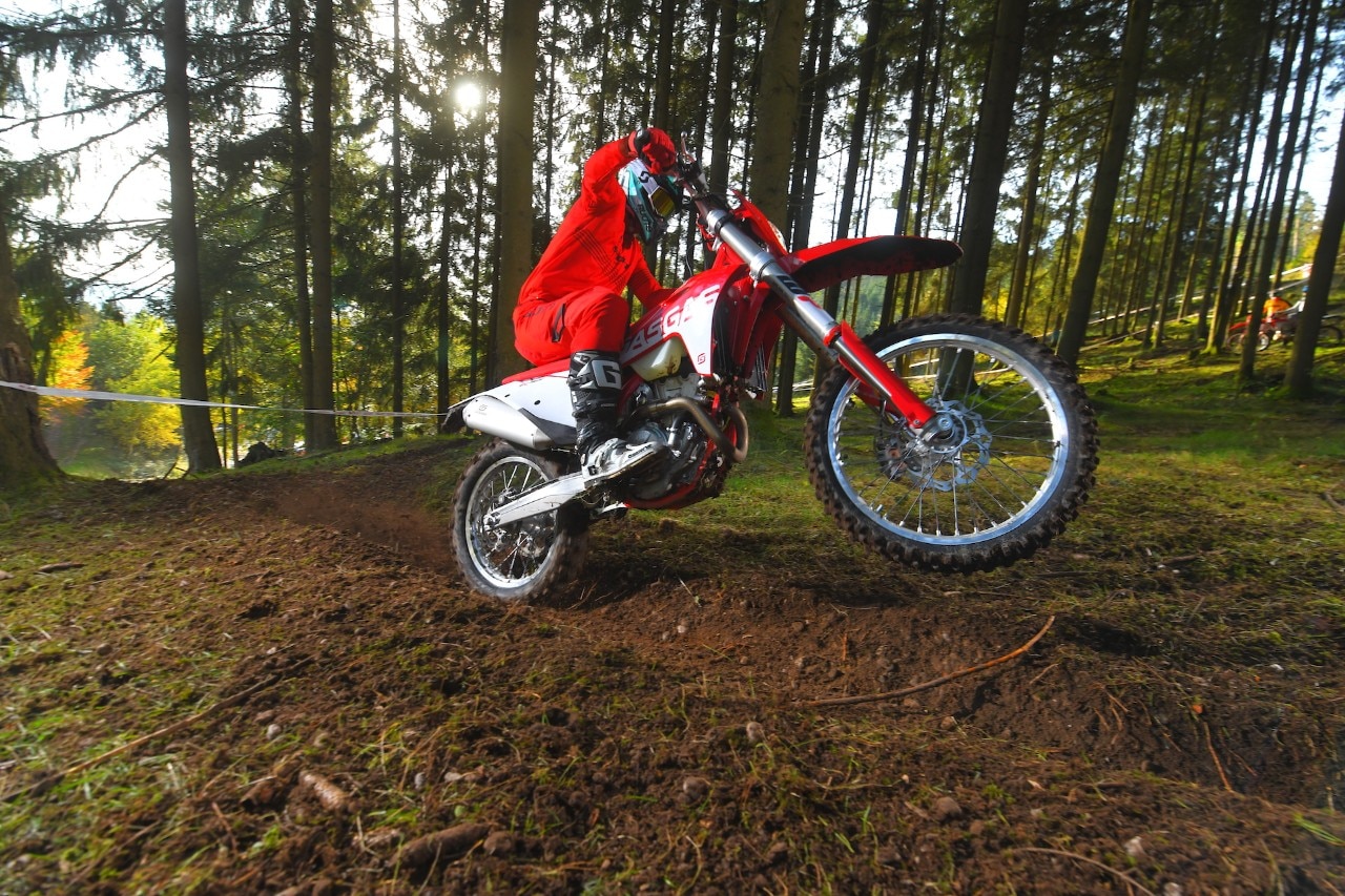 Test GasGas EC MY21, dall’arancio al rosso