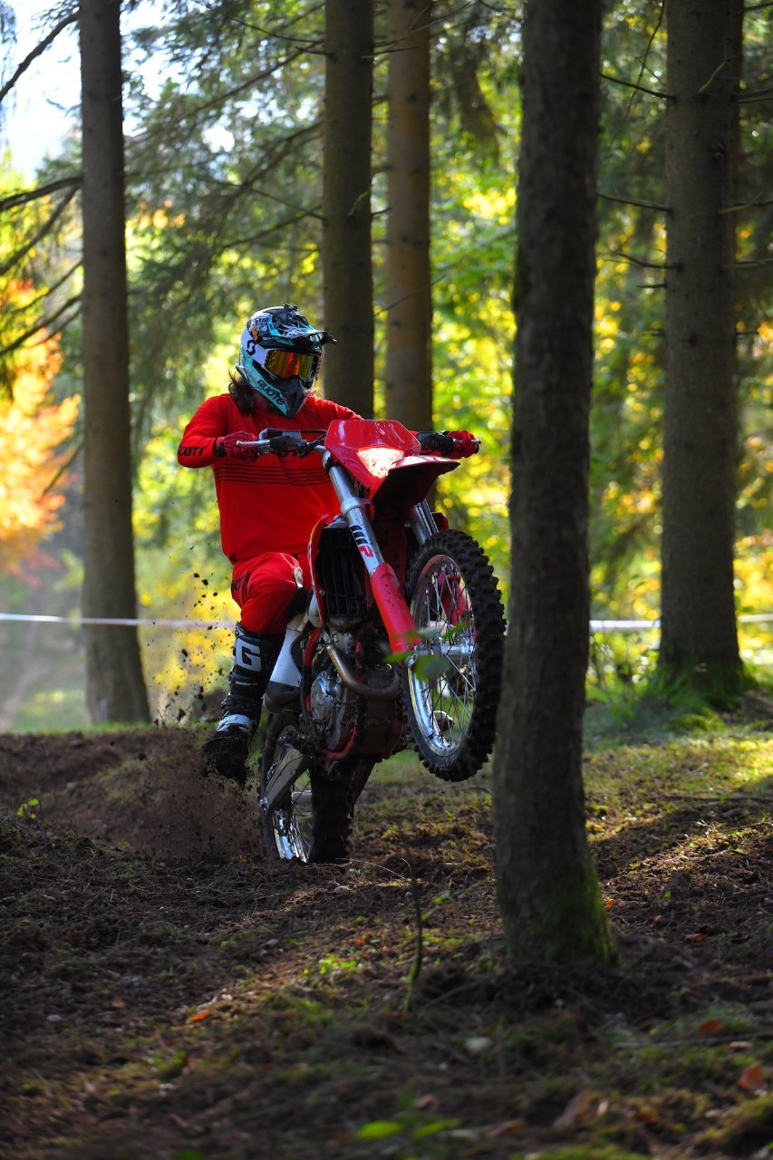Test GasGas EC MY21, dall’arancio al rosso