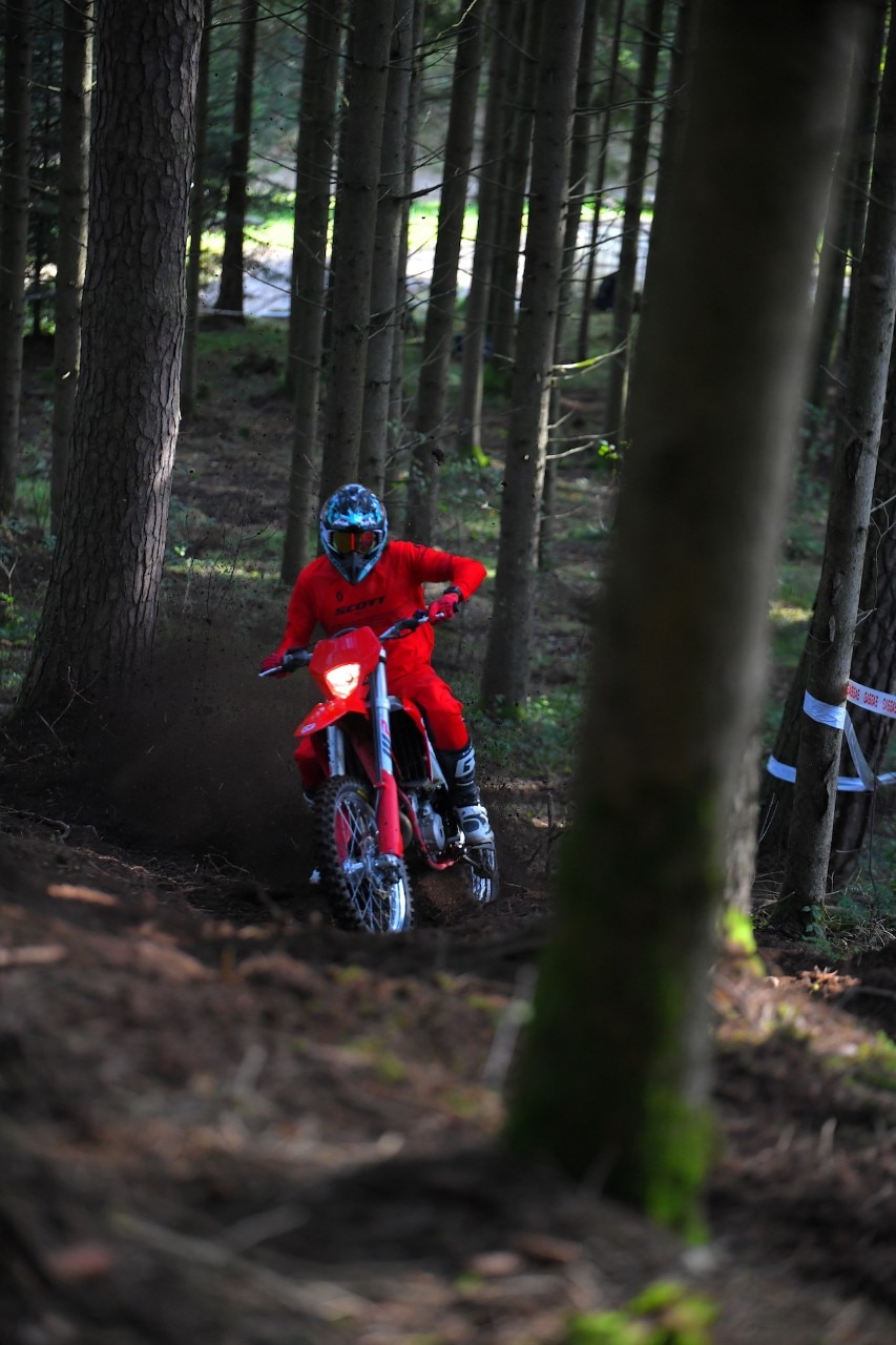 Test GasGas EC MY21, dall’arancio al rosso