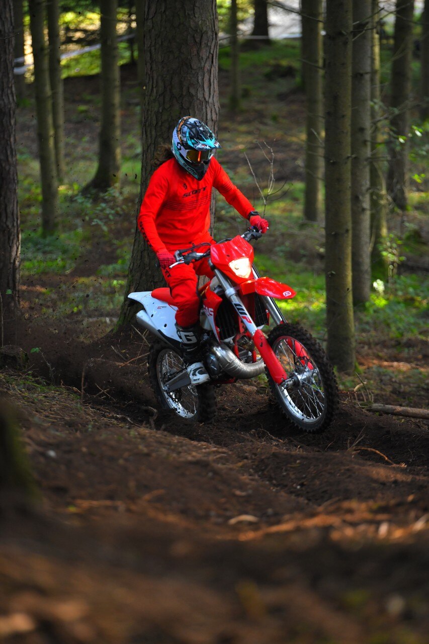 Test GasGas EC MY21, dall’arancio al rosso