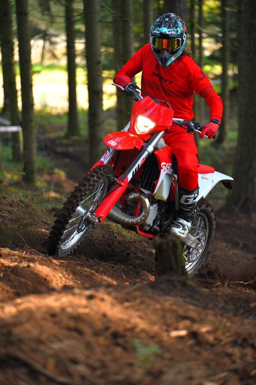 Test GasGas EC MY21, dall’arancio al rosso