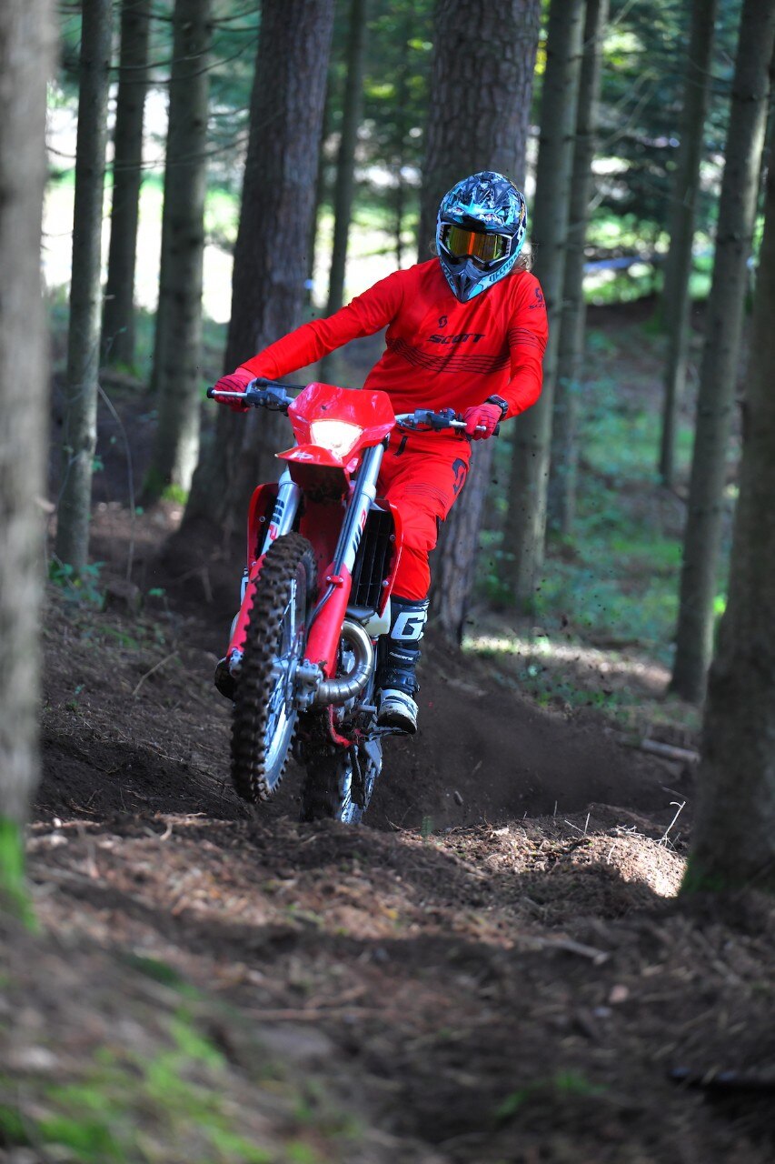 Test GasGas EC MY21, dall’arancio al rosso