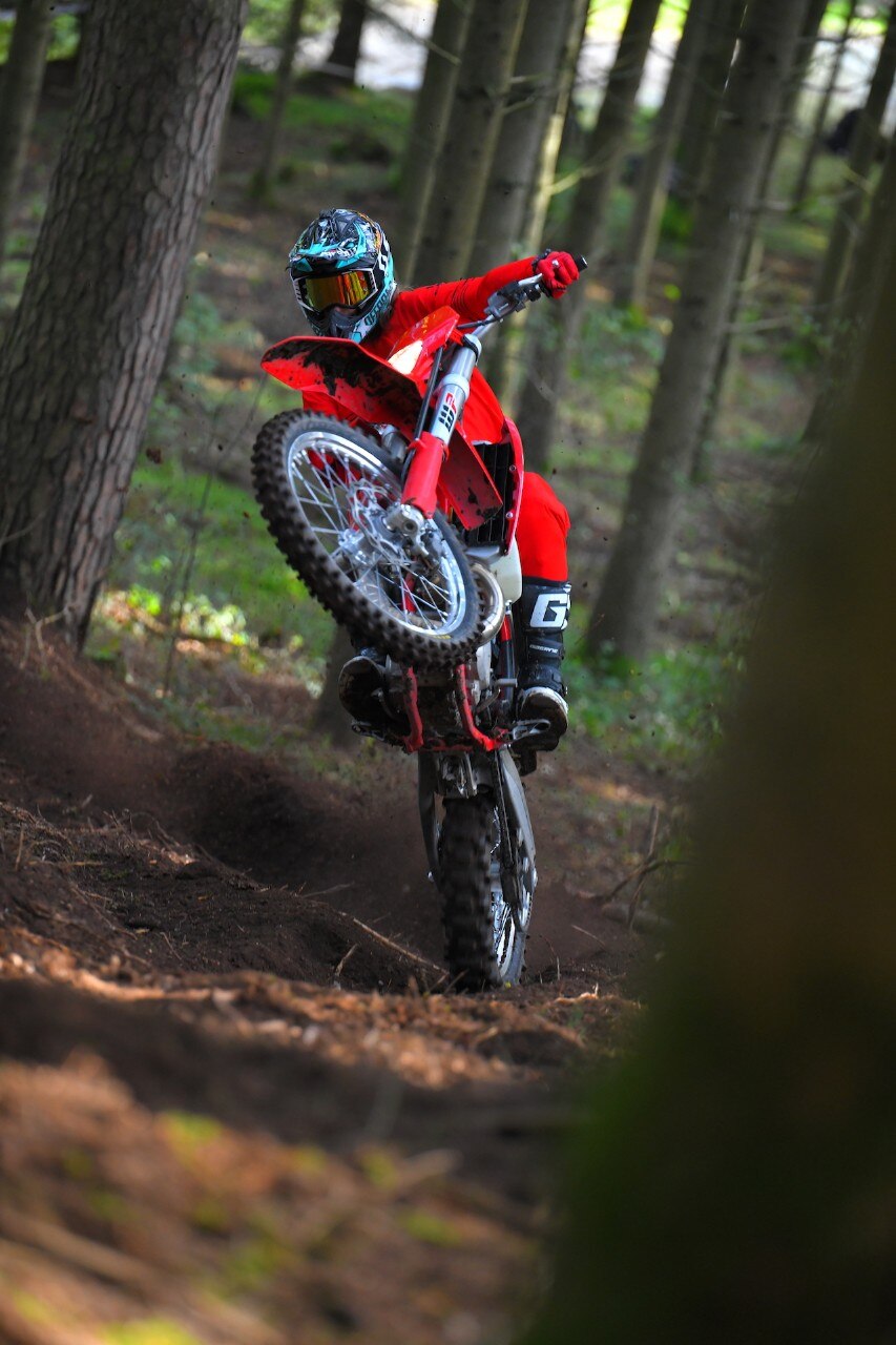 Test GasGas EC MY21, dall’arancio al rosso