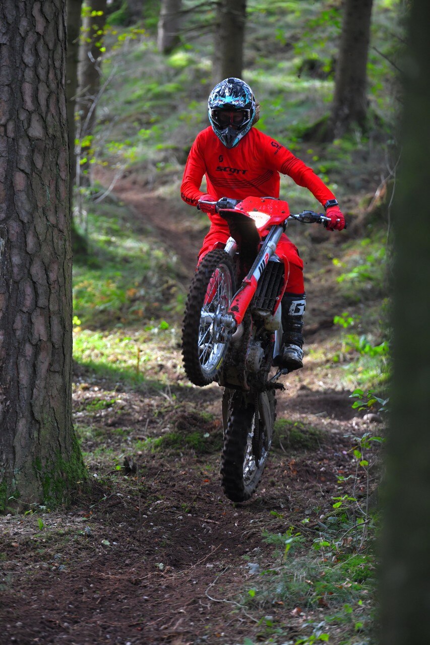 Test GasGas EC MY21, dall’arancio al rosso