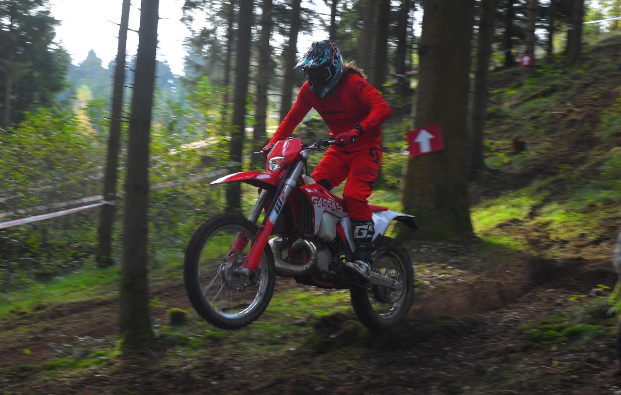 Test GasGas EC MY21, dall’arancio al rosso