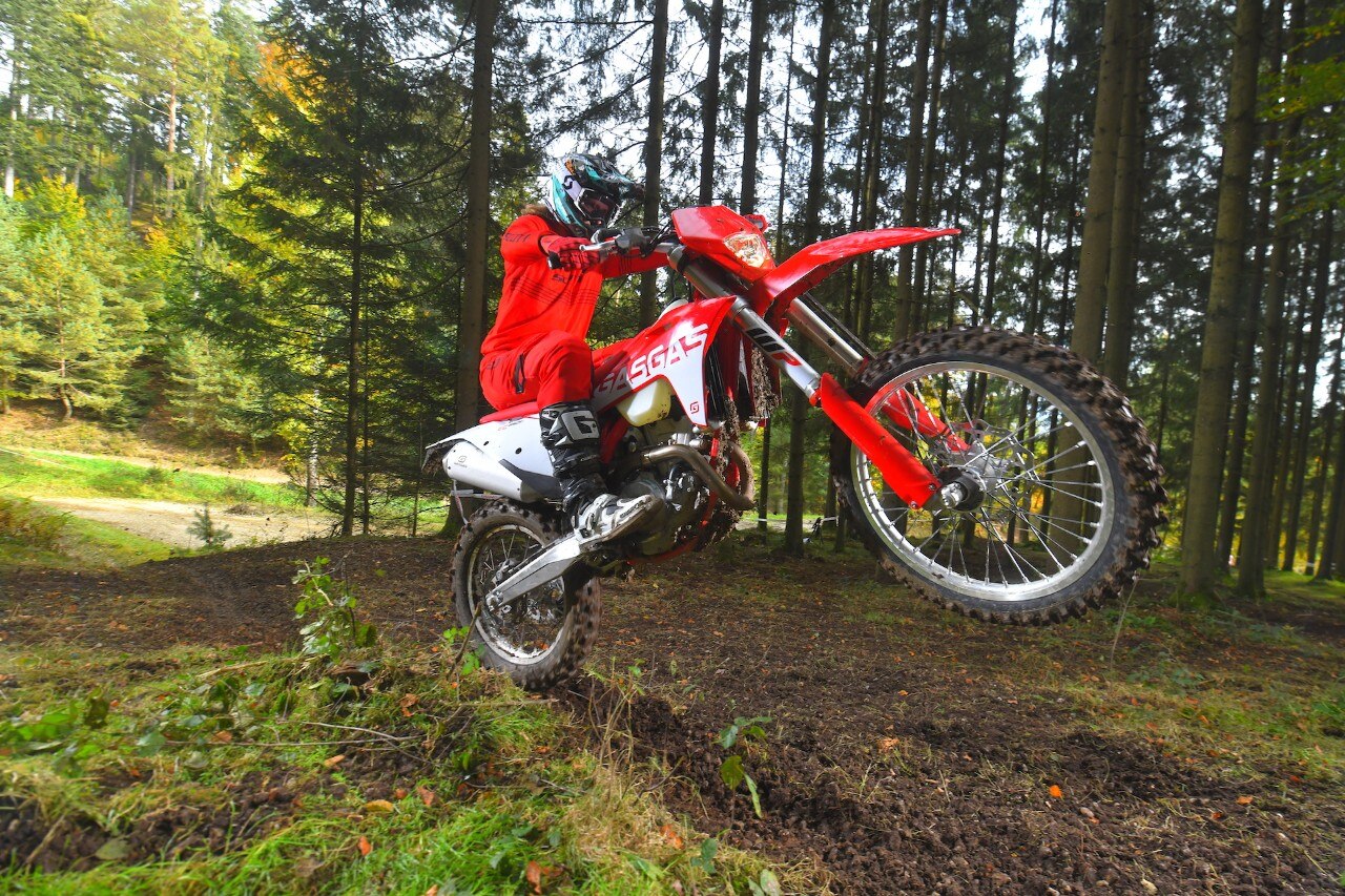 Test GasGas EC MY21, dall’arancio al rosso