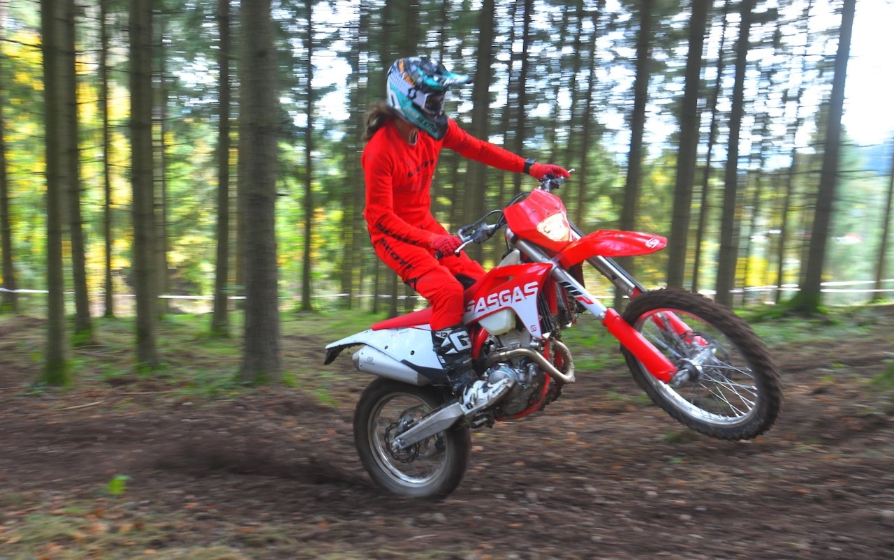 Test GasGas EC MY21, dall’arancio al rosso