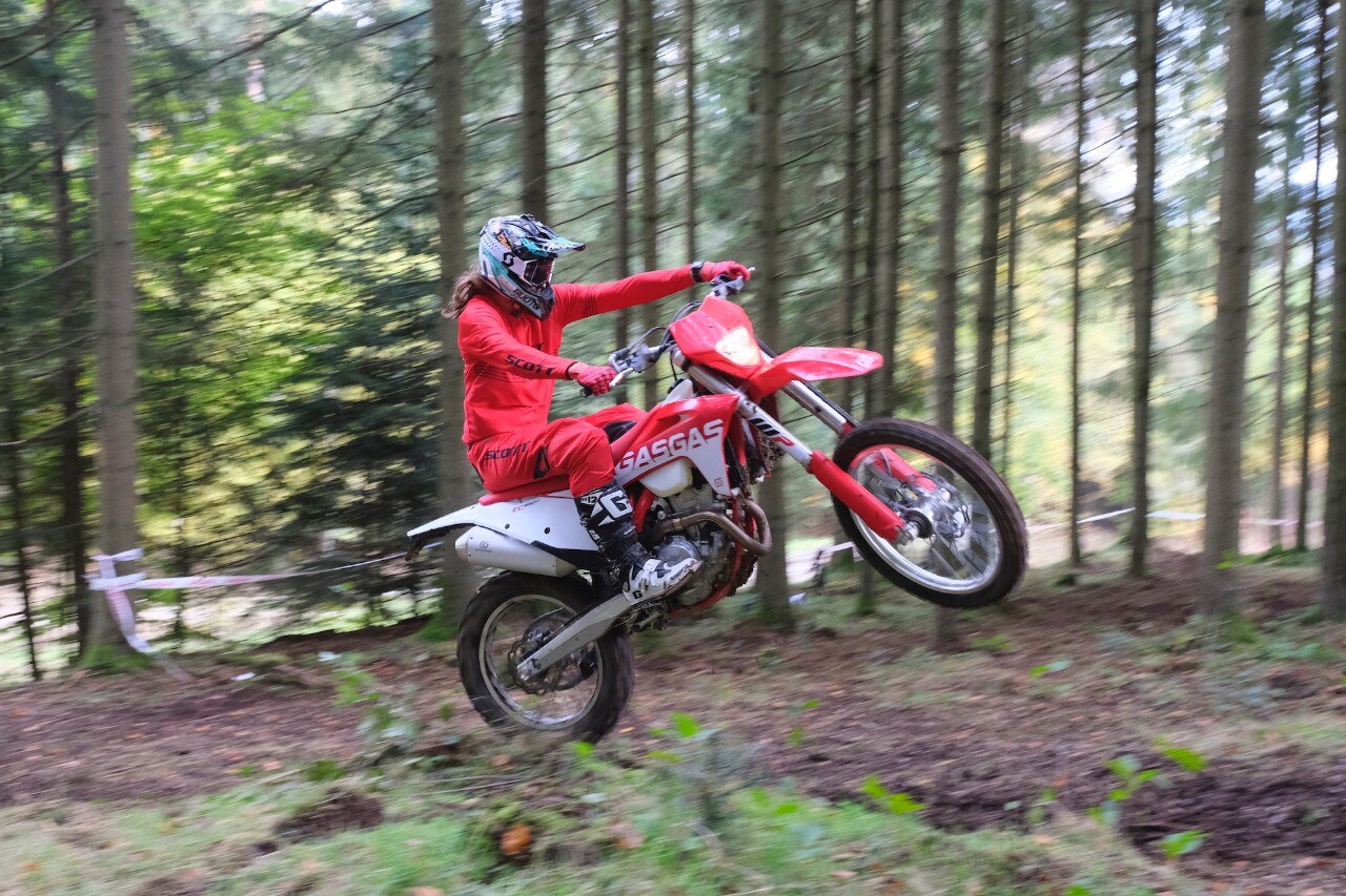 Test GasGas EC MY21, dall’arancio al rosso