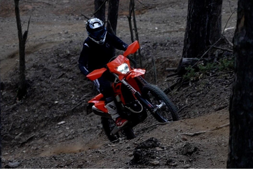 Prova KTM 250 EXC-F 2025: meglio la Six Days o la versione “kit”?