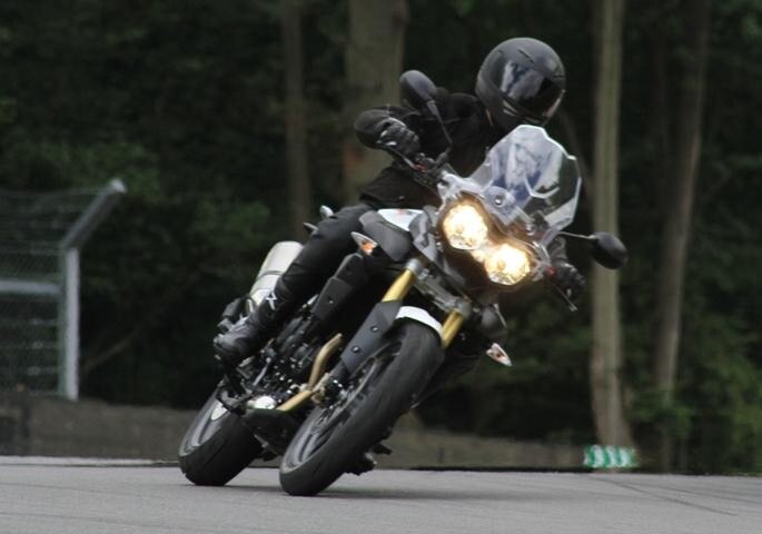 Triumph Adventure. Nuovi dettagli, foto e video