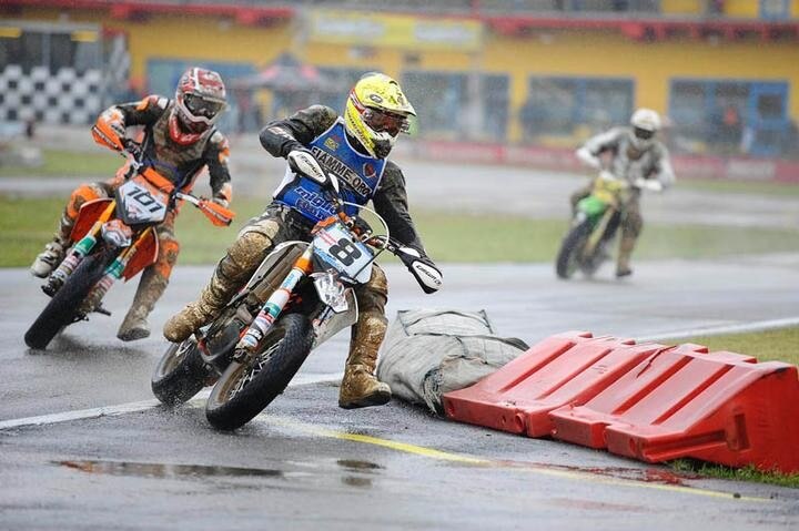Mondiale Supermoto - GP d'Italia. Vince T. Chareyre, ma il protagonista è Hermunen