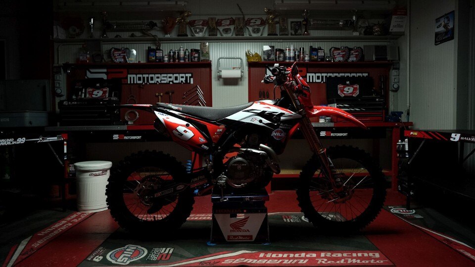 La nuova CRF450RX S2 Motorsport #9 di Alex Salvini vista da vicino La nuova CRF450RX S2 Motorsport #9 di Alex Salvini vista da vicino