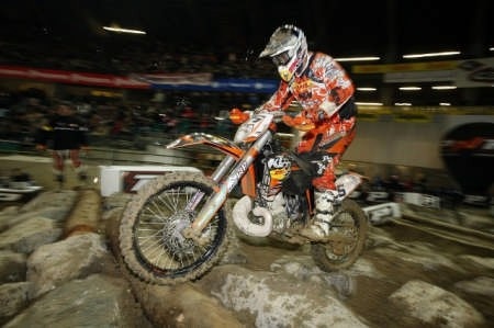 FIM Indoor Enduro World Cup. "El Torito" infiamma il pubblico di Genova