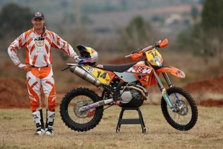 Enduro Internazionale.  Knight domina in Inghilterra, Cervantes in Spagna