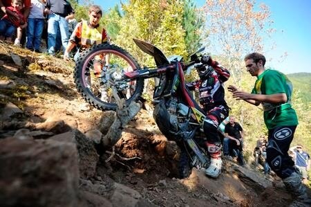 Mondiale Enduro - GP Francia. Titoli mondiali per Juha Salminen e Mika Ahola