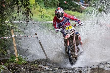 Mondiale Enduro 2018 – GP Italia. Steve Holcombe approfitta dei guai di Salvini - VIDEO