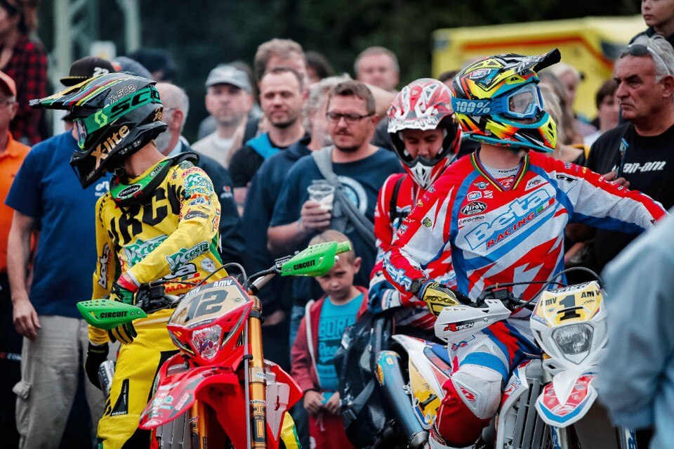 Steve Holcombe: ME LI BEVO TUTTI!