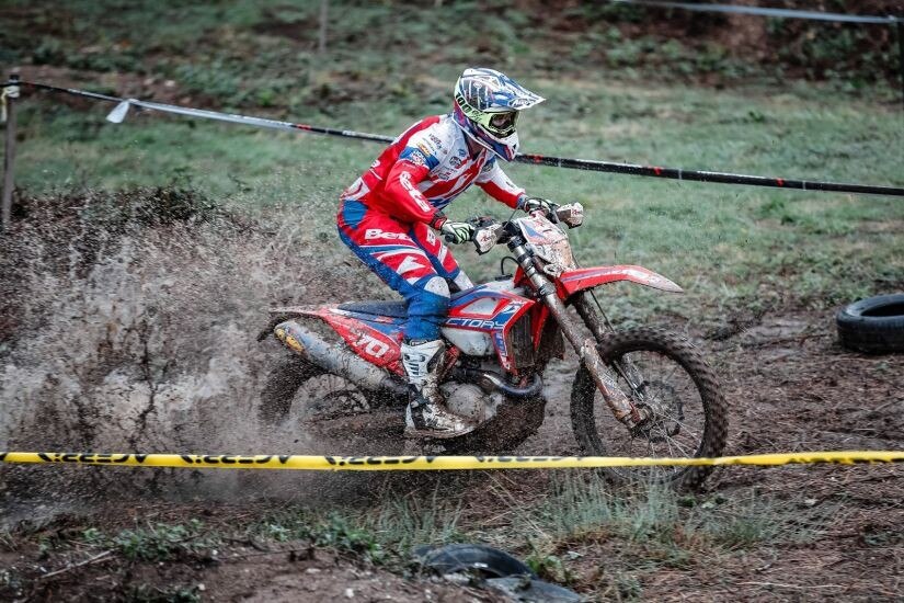 EnduroGP 2020: inizio col botto in Francia tra polvere e fango