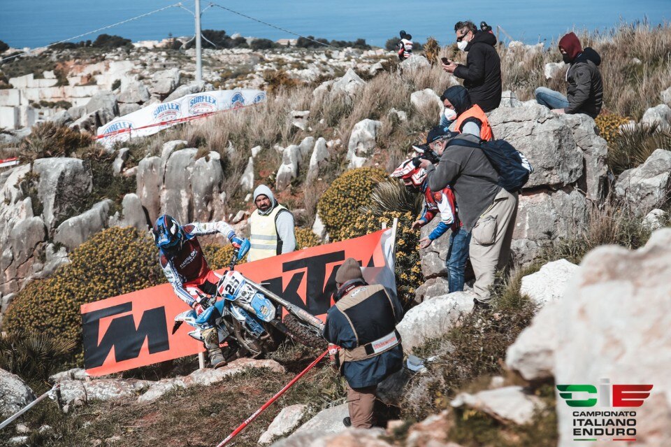 Assoluti Enduro: Will Ruprecht domina la prima giornata di Custonaci - VIDEO