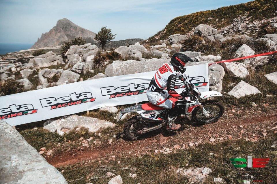 Assoluti Enduro: Will Ruprecht domina la prima giornata di Custonaci - VIDEO