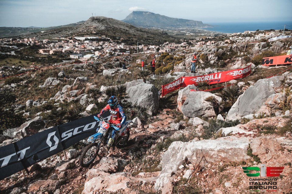 Assoluti Enduro: Will Ruprecht domina la prima giornata di Custonaci - VIDEO