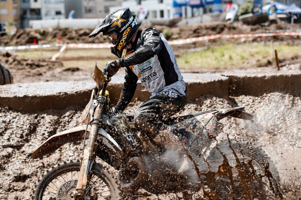 A Billy Bolt la Extreme XL Lagares, primo round "dimezzato" del Mondiale Hard Enduro - VIDEO
