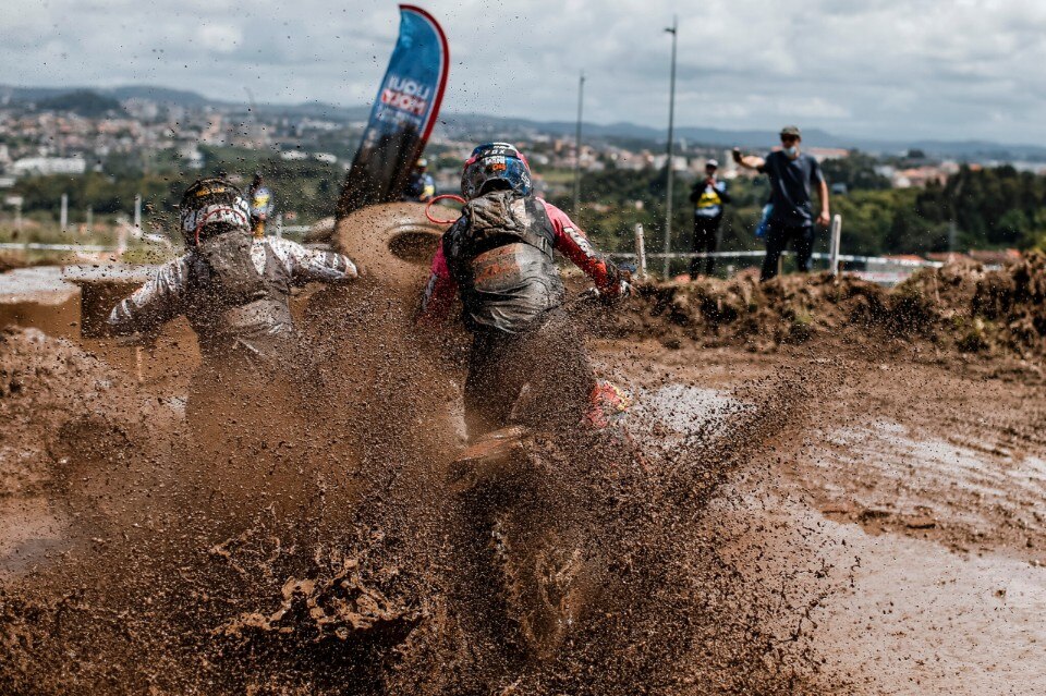 A Billy Bolt la Extreme XL Lagares, primo round "dimezzato" del Mondiale Hard Enduro - VIDEO