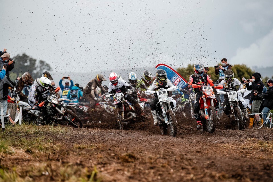 A Billy Bolt la Extreme XL Lagares, primo round "dimezzato" del Mondiale Hard Enduro - VIDEO