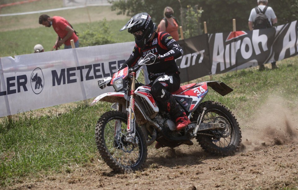 Assoluti d’Italia Enduro, Andrea Verona beffa Wil Ruprecht nella settima prova - VIDEO