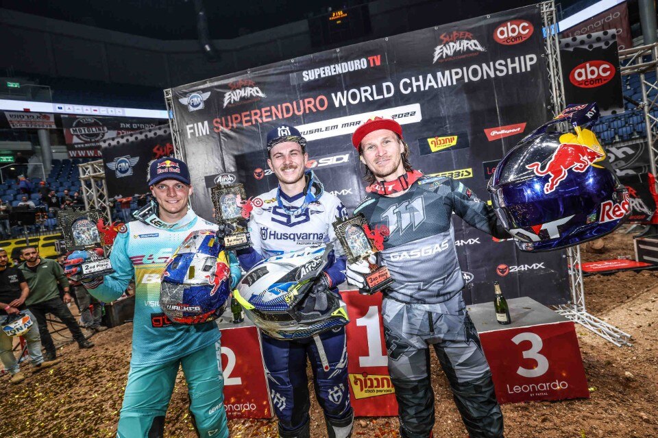 Mondiale SuperEnduro: Billy Bolt illumina la notte a Gerusalemme! VIDEO