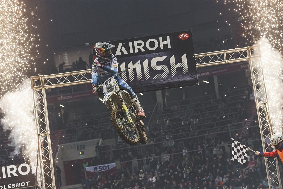 Mondiale SuperEnduro: Billy Bolt domina il primo round in Polonia