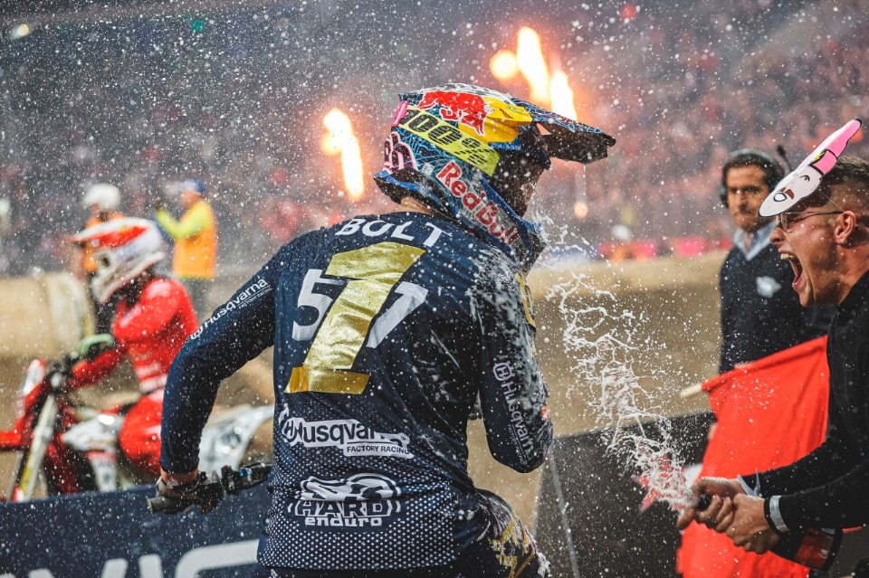 Superenduro: tris iridato per Billy Bolt - VIDEO Superenduro: tris iridato per Billy Bolt - VIDEO
