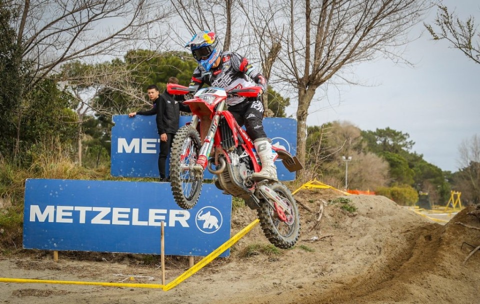 Assoluti Enduro: a Grado è lotta tra Andrea Verona e Brad Freeman - VIDEO Assoluti Enduro: a Grado è lotta tra Andrea Verona e Brad Freeman - VIDEO