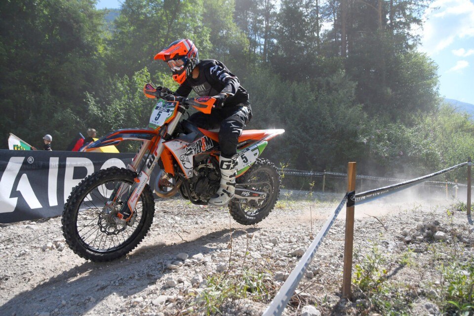 Tommaso Roccato e Léo Lavesvre vincono il Minienduro European Trophy