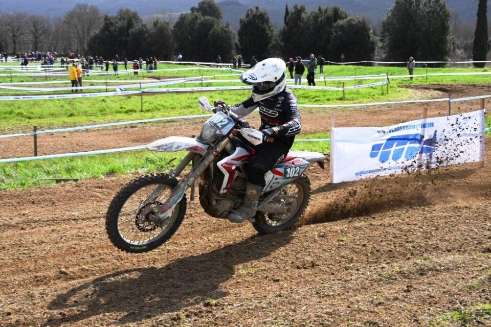 Andrea Verona si impone nella prima prova dell'Europeo Enduro 2024