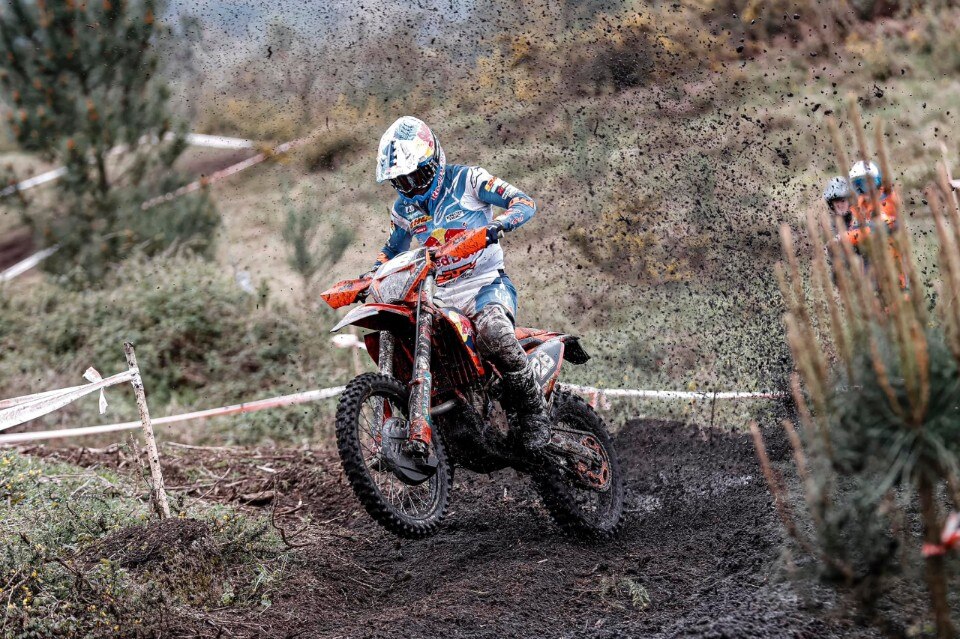 EnduroGP Portogallo: il Day 1 è di Josep Garcia su Andrea Verona EnduroGP Portogallo: il Day 1 è di Josep Garcia su Andrea Verona