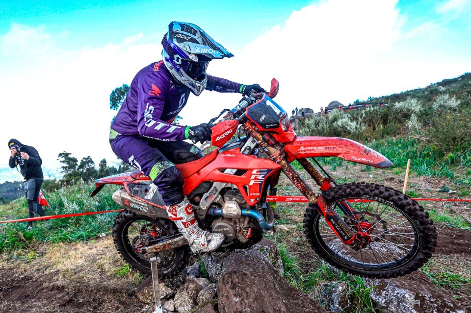 EnduroGP Portogallo: Steve Holcombe vince il Day 2 in volata EnduroGP Portogallo: Steve Holcombe vince il Day 2 in volata