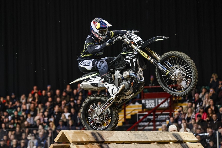 Jonny Walker, esordio vincente con Triumph all'Indoor Enduro of Champions