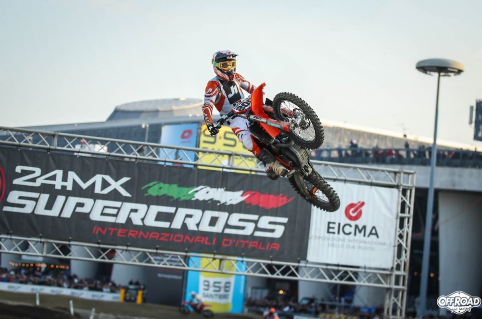 EICMA Motolive 2025 – Charity Race Legends a Thomas Chayere