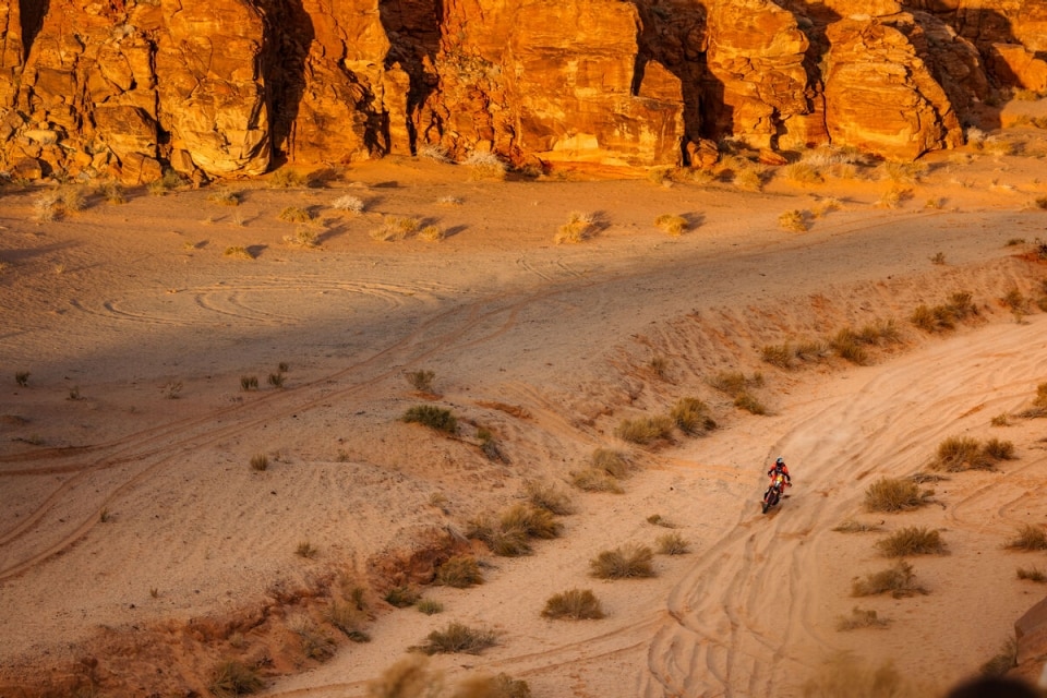 Dakar 2026: Daniel Sanders penalizzato, 6^ tappa a Ricky Brabec