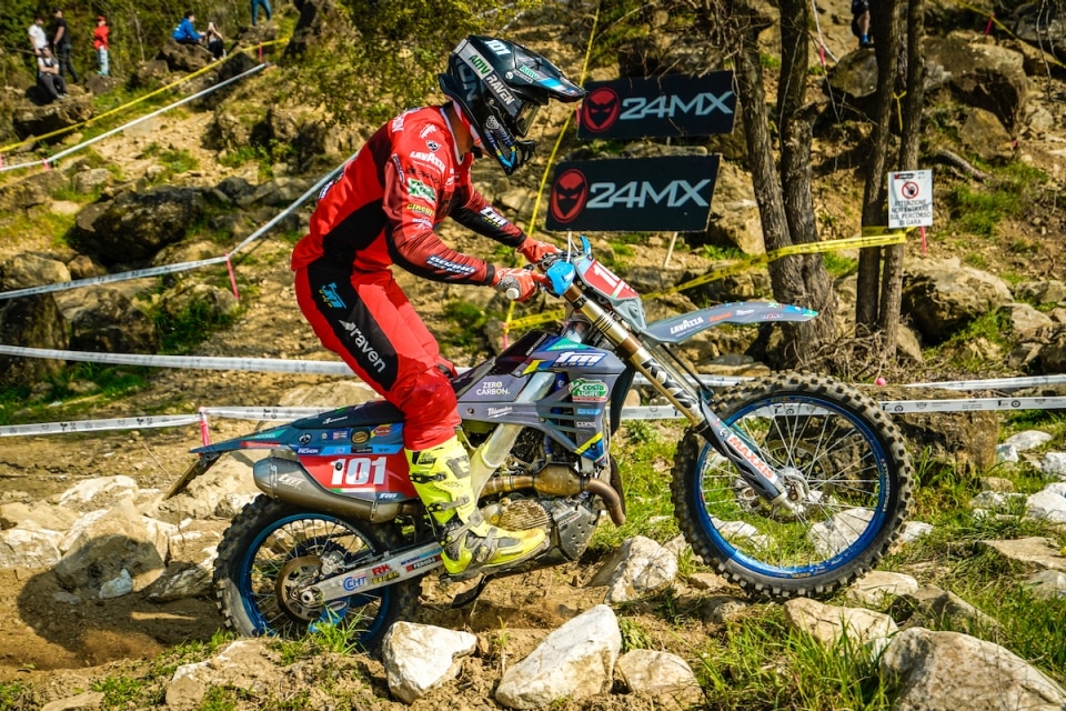 Assoluti d’Italia Enduro: la prima giornata a Viareggio è di Zach Pichon 