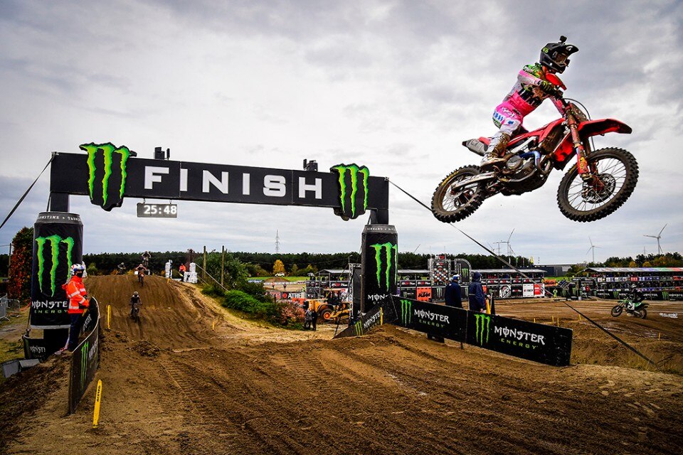 Gajser e Watson si aggiudicano l’MXGP di Lommel - VIDEO Gajser e Watson si aggiudicano l’MXGP di Lommel - VIDEO