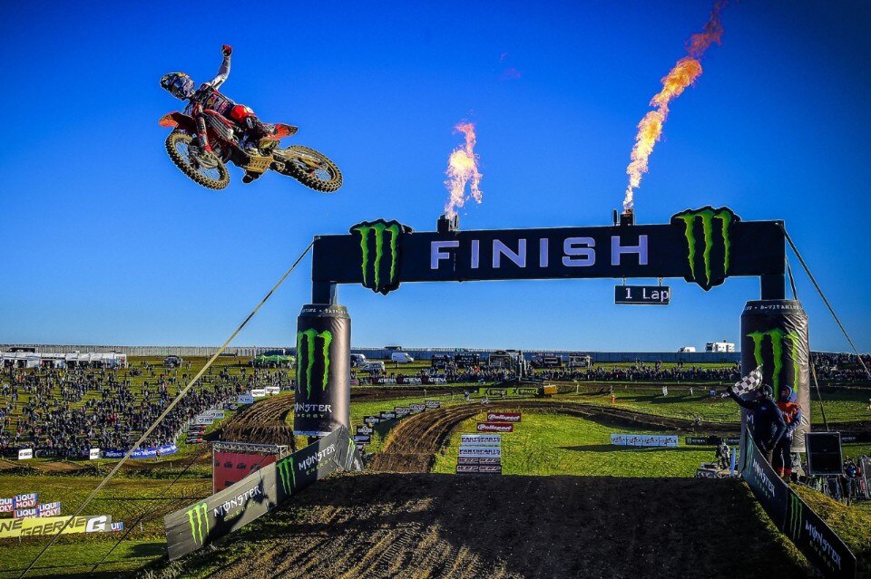 Mondiale MXGP 2022 - Gajser e Längenfelder si aggiudicano il GP di Gran Bretagna - VIDEO