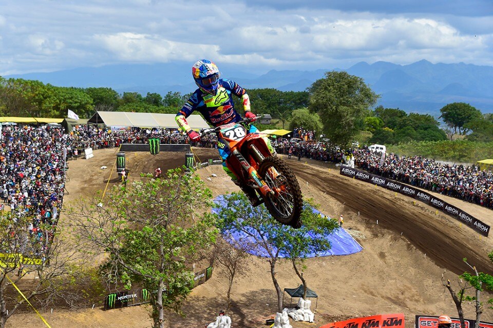 Gajser e Vialle dominano l'MXGP d'Indonesia - VIDEO